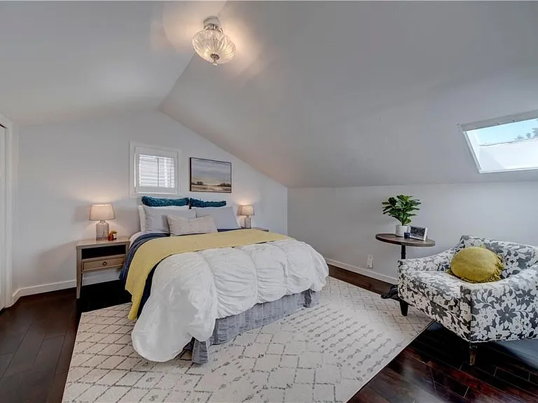 551 NE Ravenna Blvd — Photo 14