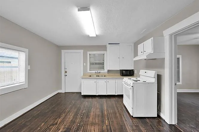 4208 Delhi St — Photo 15