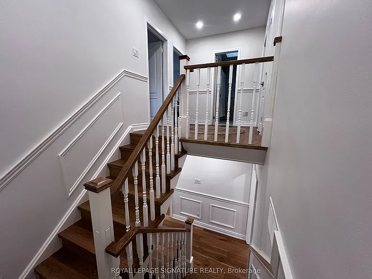 195 Upper Canada Dr — Photo 13