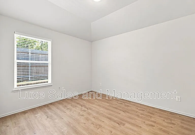 8012 NW 110th Dr — Photo 10