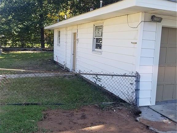 2nd image of 5301 Hearne Ave