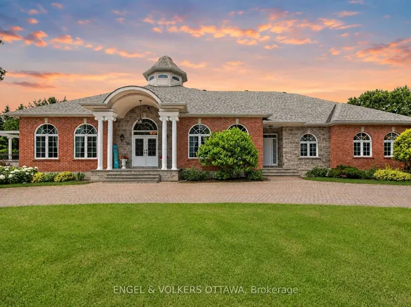 36 Cedarhill Dr, Ottawa, ON K2R 1C6