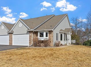 1050 Westcliff Curv, Shoreview, MN 55126