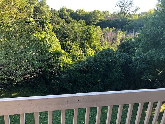5th image of 924 N Village Dr Unit 3