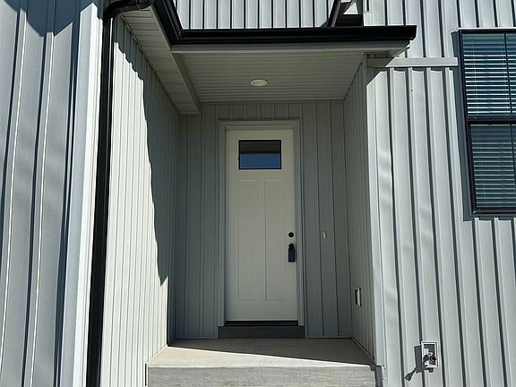 2nd image of 733 Rustic Rd