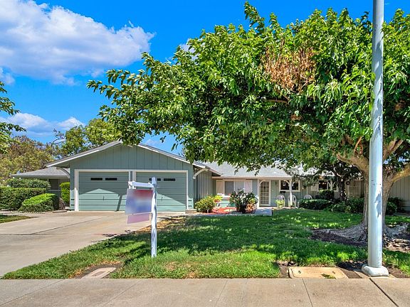3rd image of 137 Monterey Dr