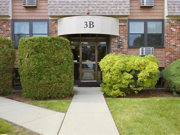 510 Child St APT 304B, Warren, RI 02885