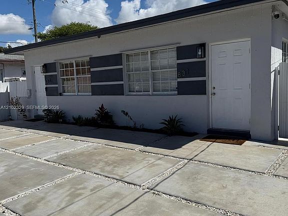 5th image of 831 NW 24th Ave