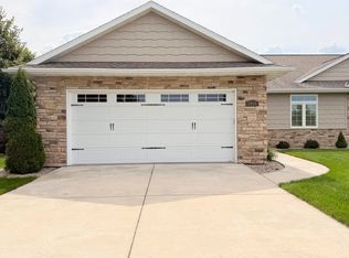 1853 Swan Rd, De Pere, WI 54115