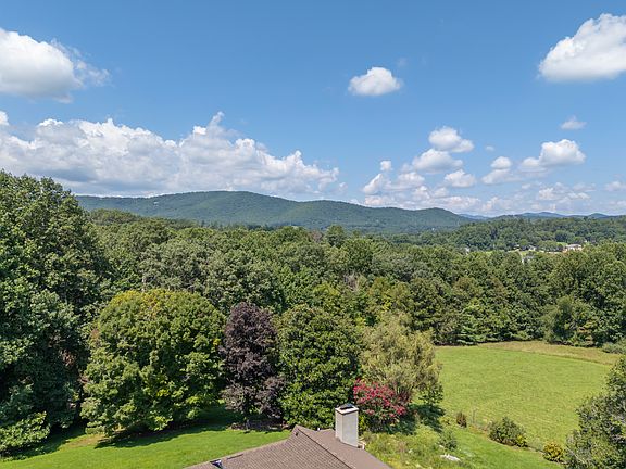 7 Acres and Mountain Views