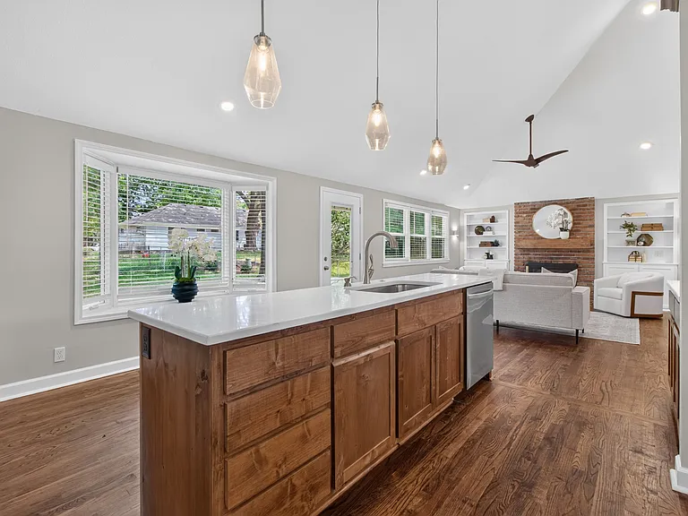 6232 Woodson Rd — Photo 10