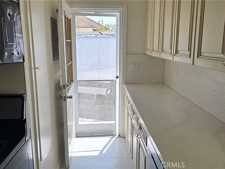 640 W Glenoaks Blvd — Photo 9