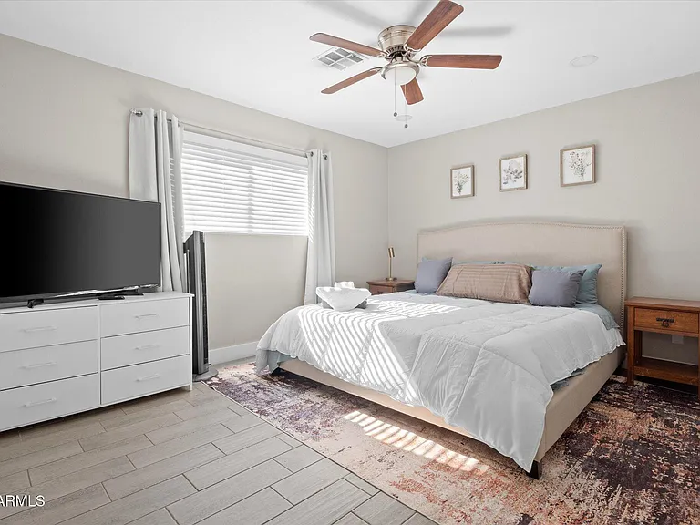 1211 W Palomino Dr — Photo 8