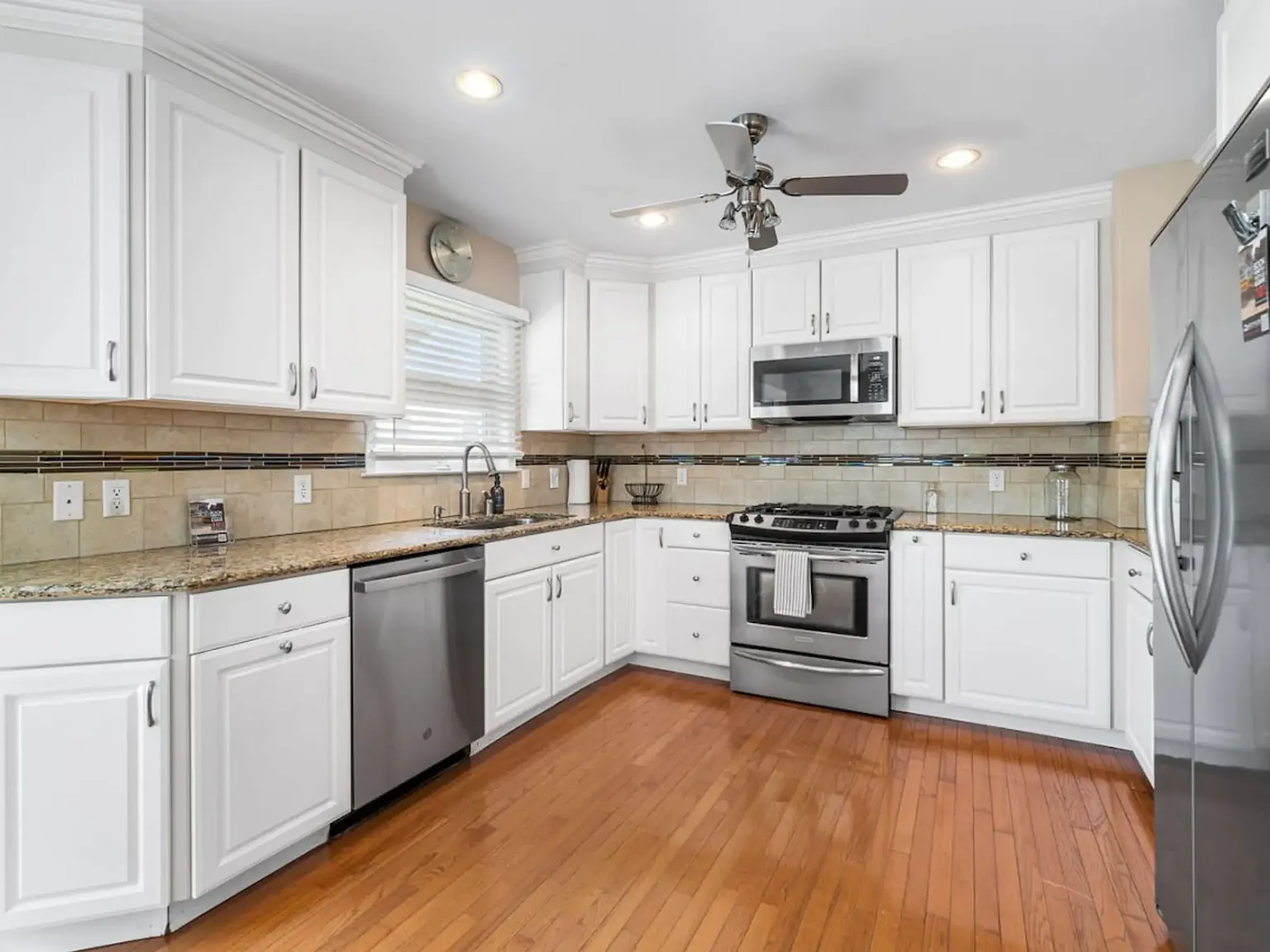 4 bed, $2,000 — Photo 4
