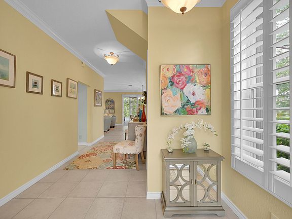 3rd image of 895 Dogwood Drive