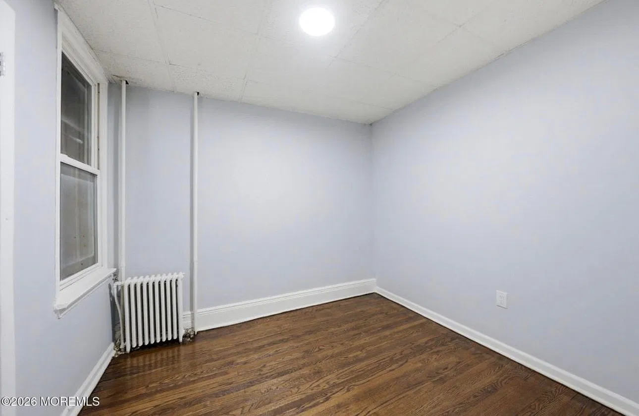 3 bed, 1100 sqft, $2,650 — Photo 3