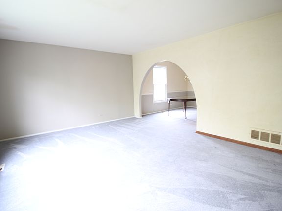 3rd image of 536 Cumberland Ln