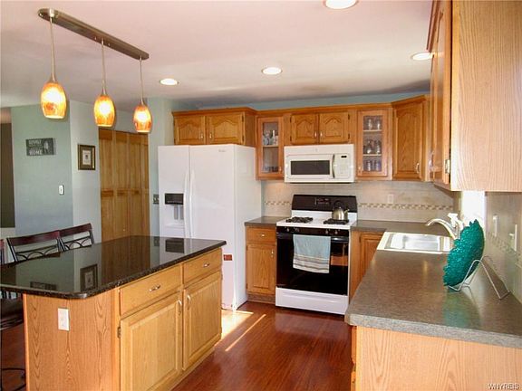 2nd image of 270 Tracey Ln
