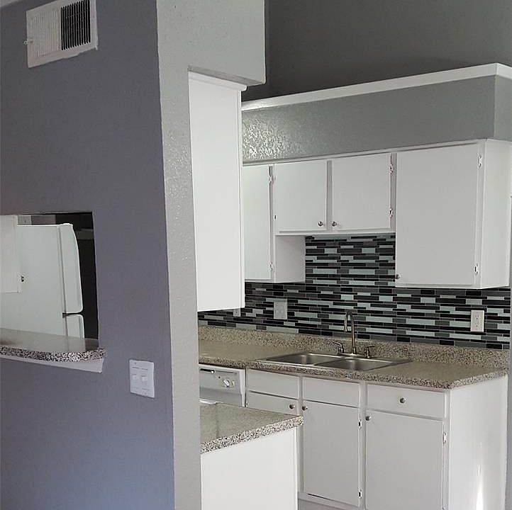 1st image of 1122 Millview Dr #402
