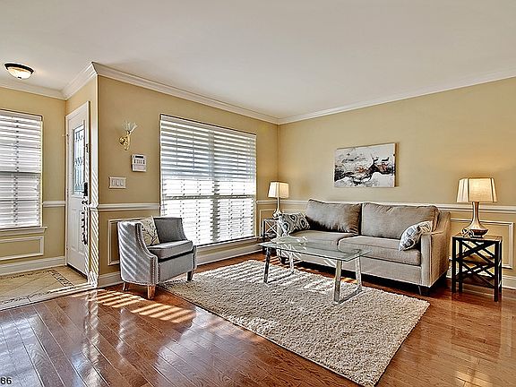 3rd image of 121 Grantham Dr