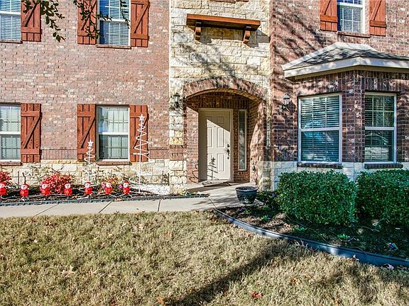 3rd image of 2827 Heather Ct