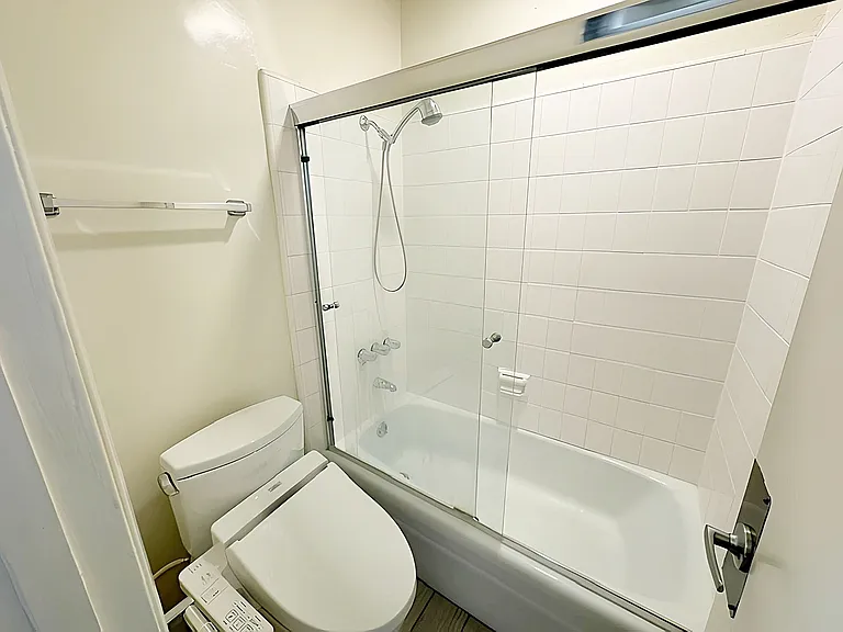 1630 Granville Ave #207 — Photo 8