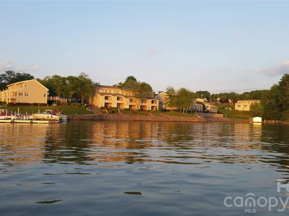 14526 Waterside Dr, Charlotte, NC 28278