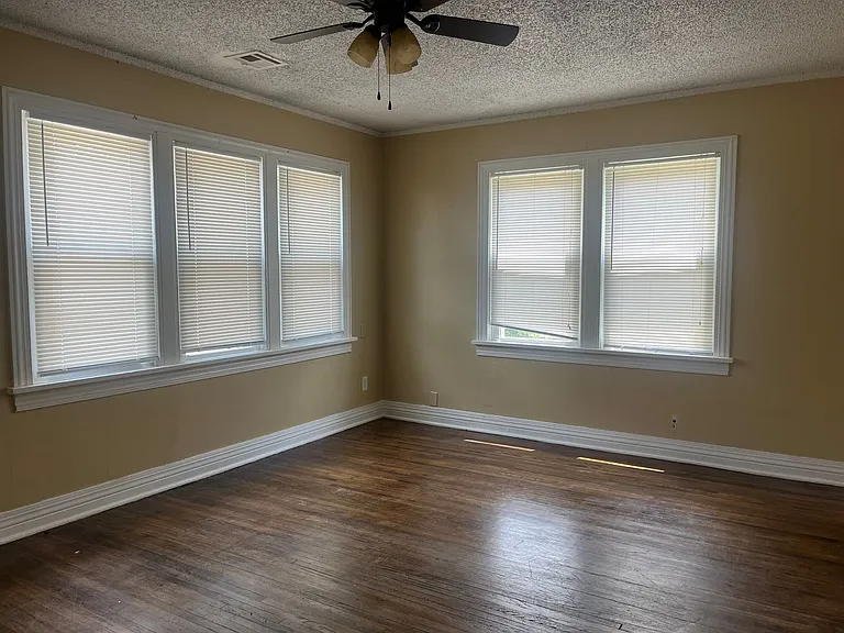 1504 S Knoxville Ave — Photo 3