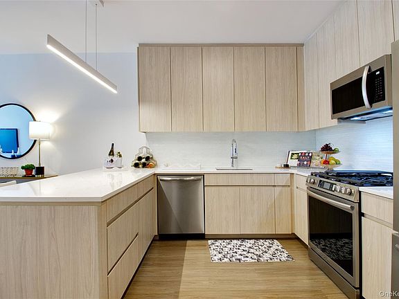 4th image of 333 Warner Ave #208