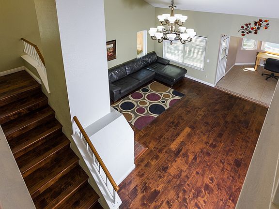 3rd image of 3227 Oakshire Ln