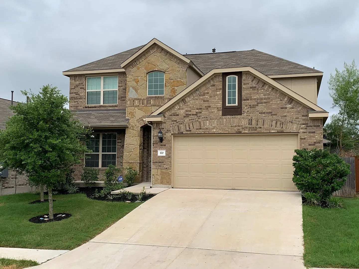 Lovely home in Sunfield Subdivision of Buda, TX — Photo 1