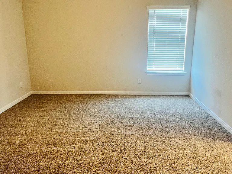 603 Hirsch Trl — Photo 36