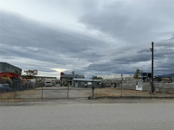 365 Cherry Ave, Penticton, BC V2A 8R2