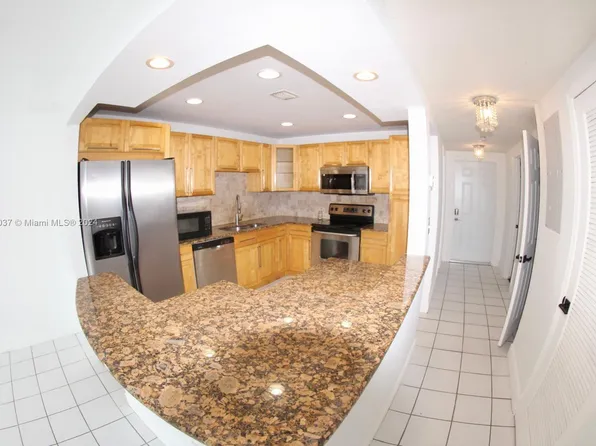 9136 SW 203rd Ter, Cutler Bay, FL 33189