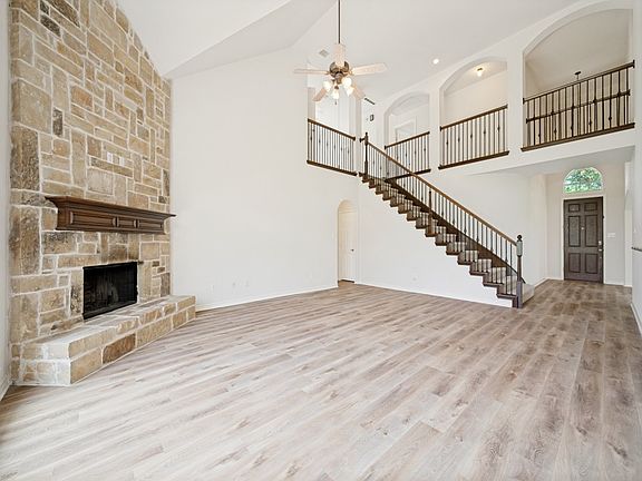 4th image of 2614 Stallions Ln