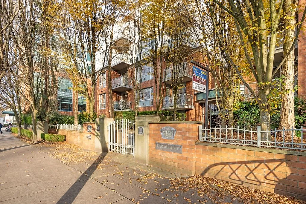 2 bed, 1251 sqft, $3,300 — Photo 2