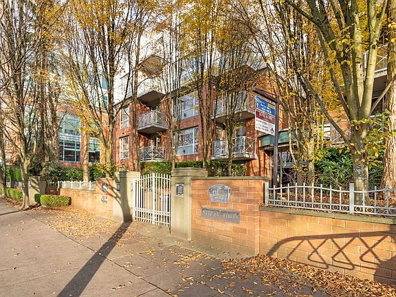 2nd image of 5770 Oak St #208