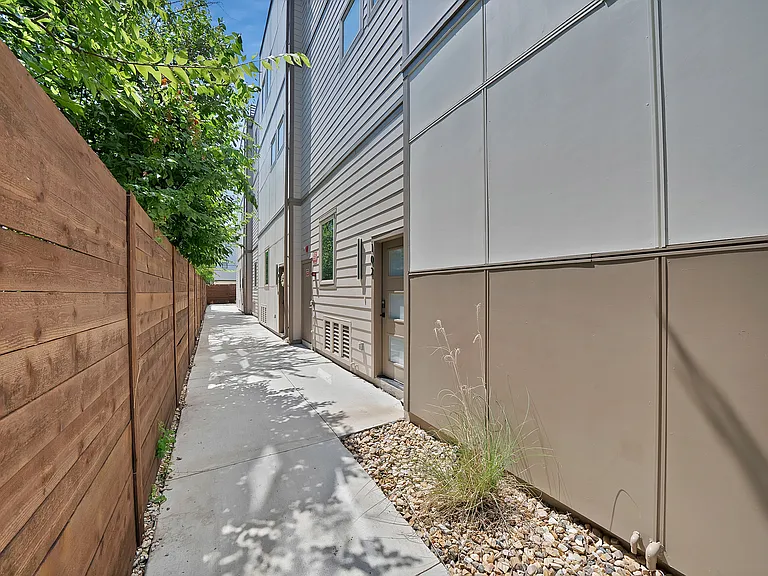 Weisenberger St — Photo 22