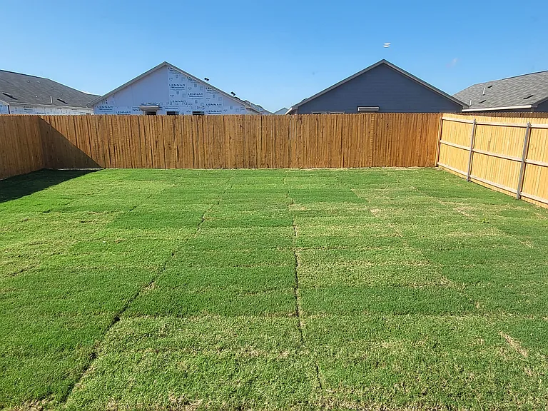 613 Holleman Dr — Photo 2