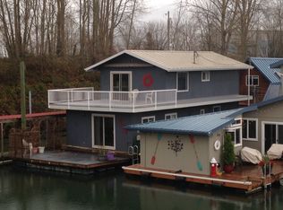 238 N Tomahawk Island Dr, Portland, OR