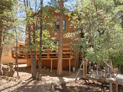 742 Holmes Ln, Sugarloaf, CA, 92386