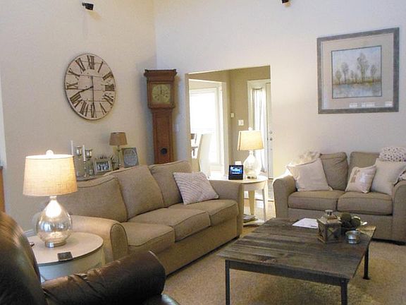 3rd image of 15 Donns Way