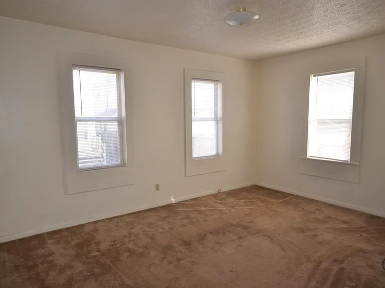 130 Roswell St — Photo 6
