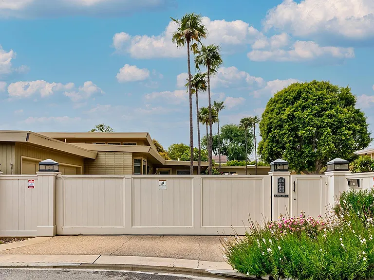 4211 Toluca Lake Ave — Photo 1