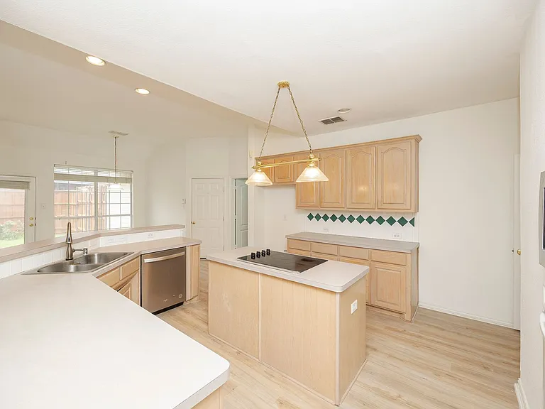 3103 Kingsbury Dr — Photo 34