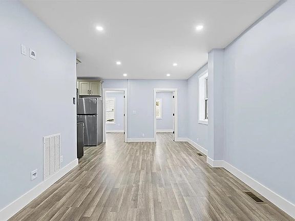 3rd image of 392 Palisade Ave APT 2