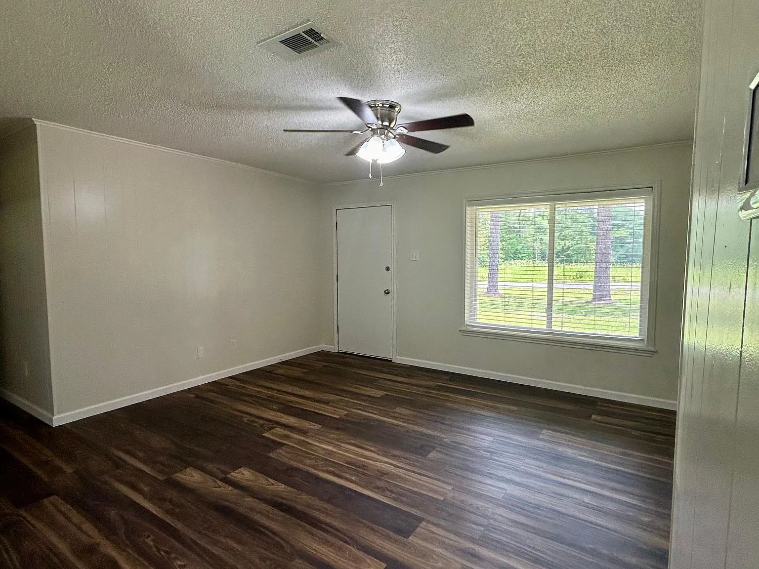 3 bed, 1267 sqft, $1,495 — Photo 4