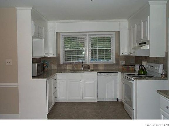 4th image of 2609 Connemara Dr