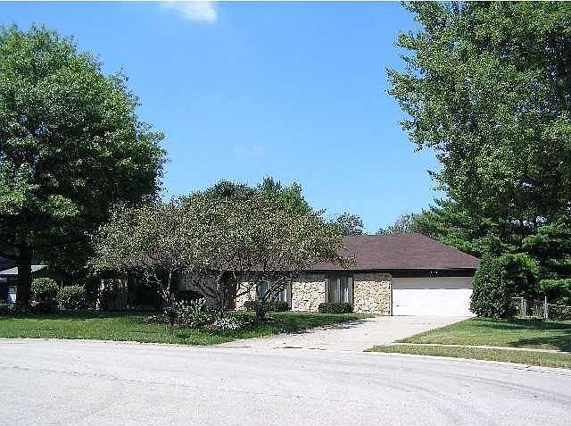 1st image of 10495 N Lakeshore Pl