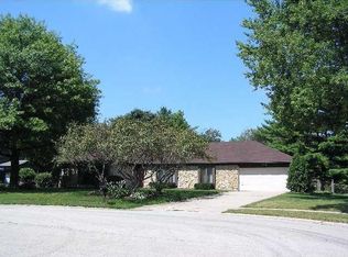 10495 N Lakeshore Pl, Carmel, IN 46033